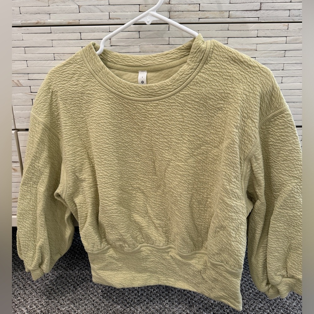 Lululemon sweatshirt shirt size 4. Worn once!